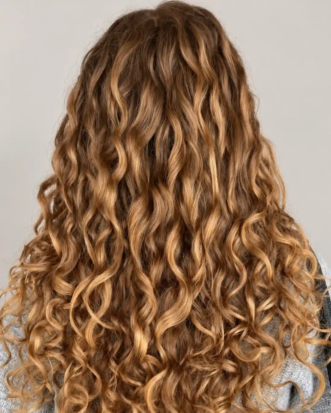 Lockenstyling bei Minopoli Friseur Essen